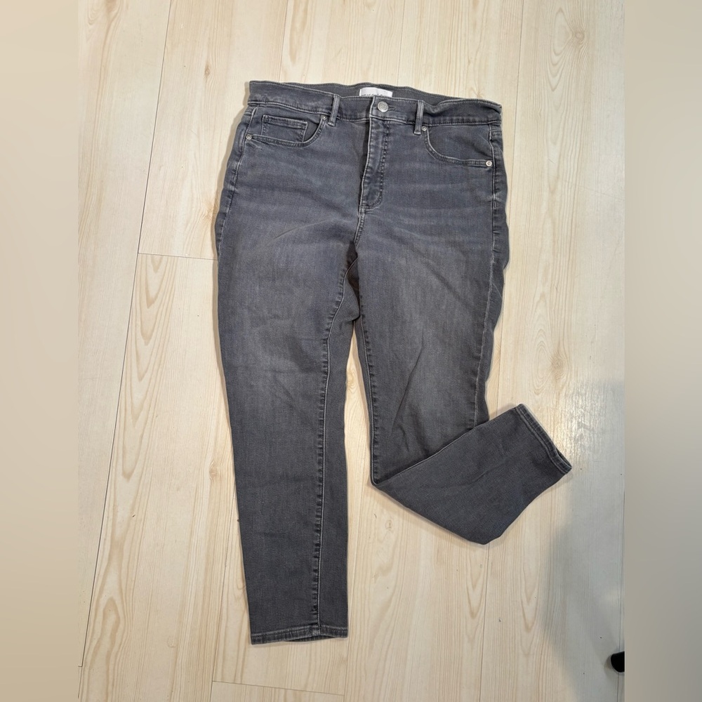 Ann Taylor LOFT grey relaxed fit jeans size 32